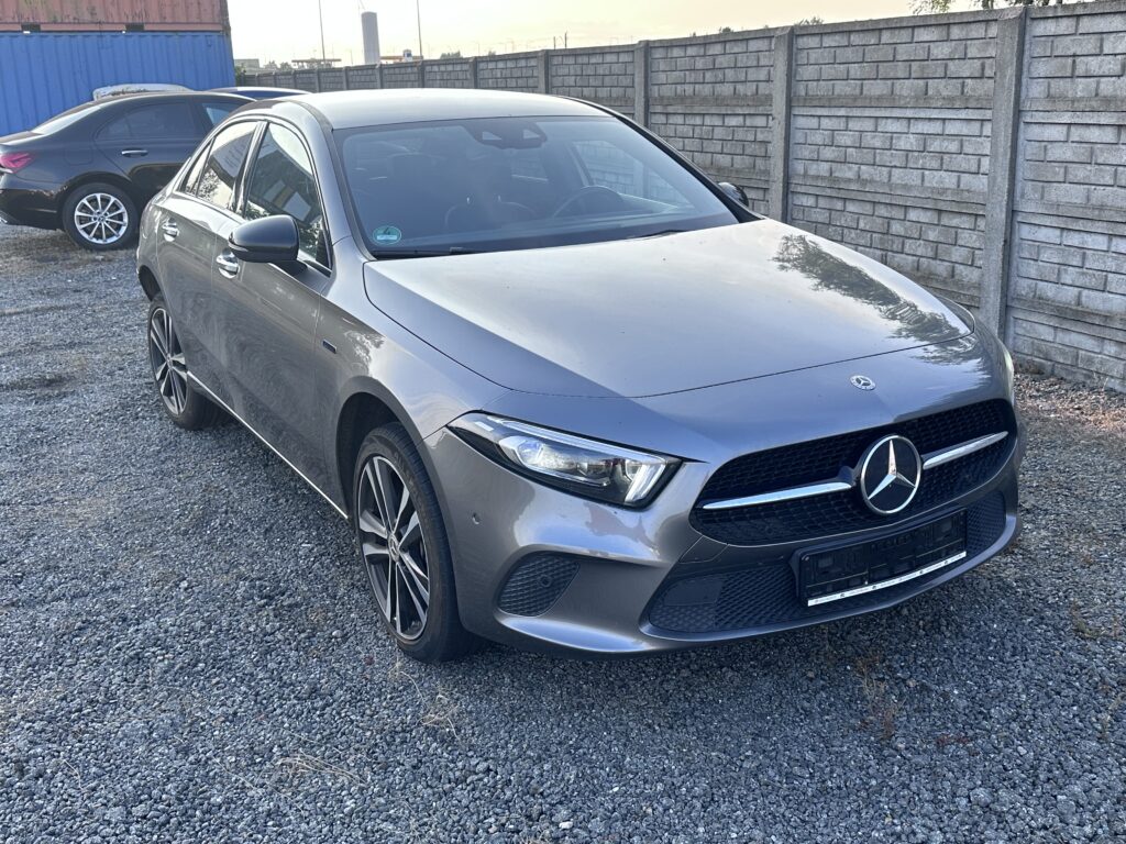 Mercedes-Benz A250e Hybryda PLUG-IN
